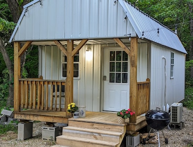 The 40 steps cabin in MAMMOTH SPRING Arkansas
