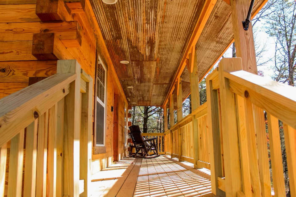 Livingston Junction Condutors Log Cabin in Eureka Springs/ Holiday Island