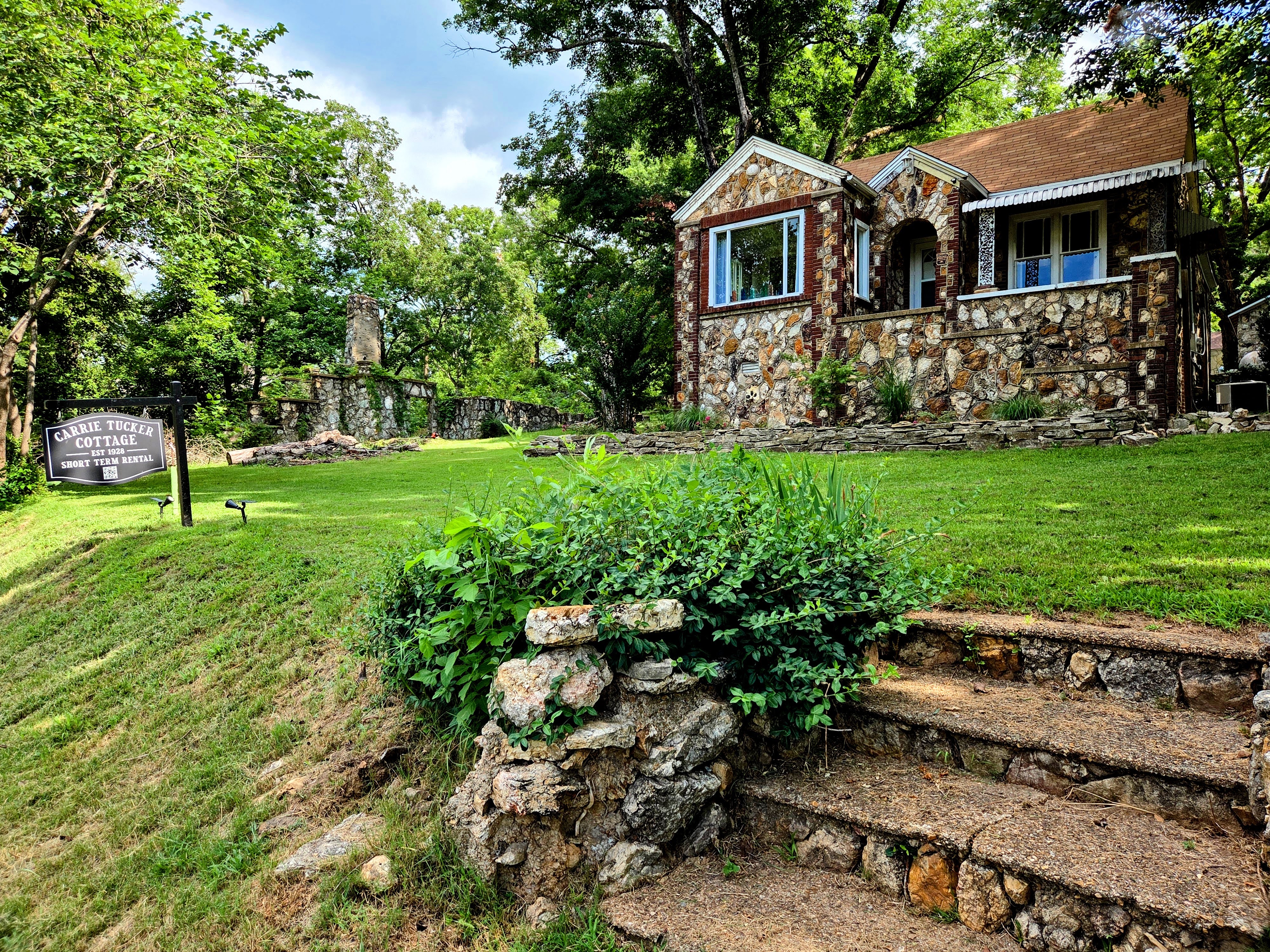 The Carrie Tucker House by "Of Stone and Wood, LLC" in Hardy, Ark