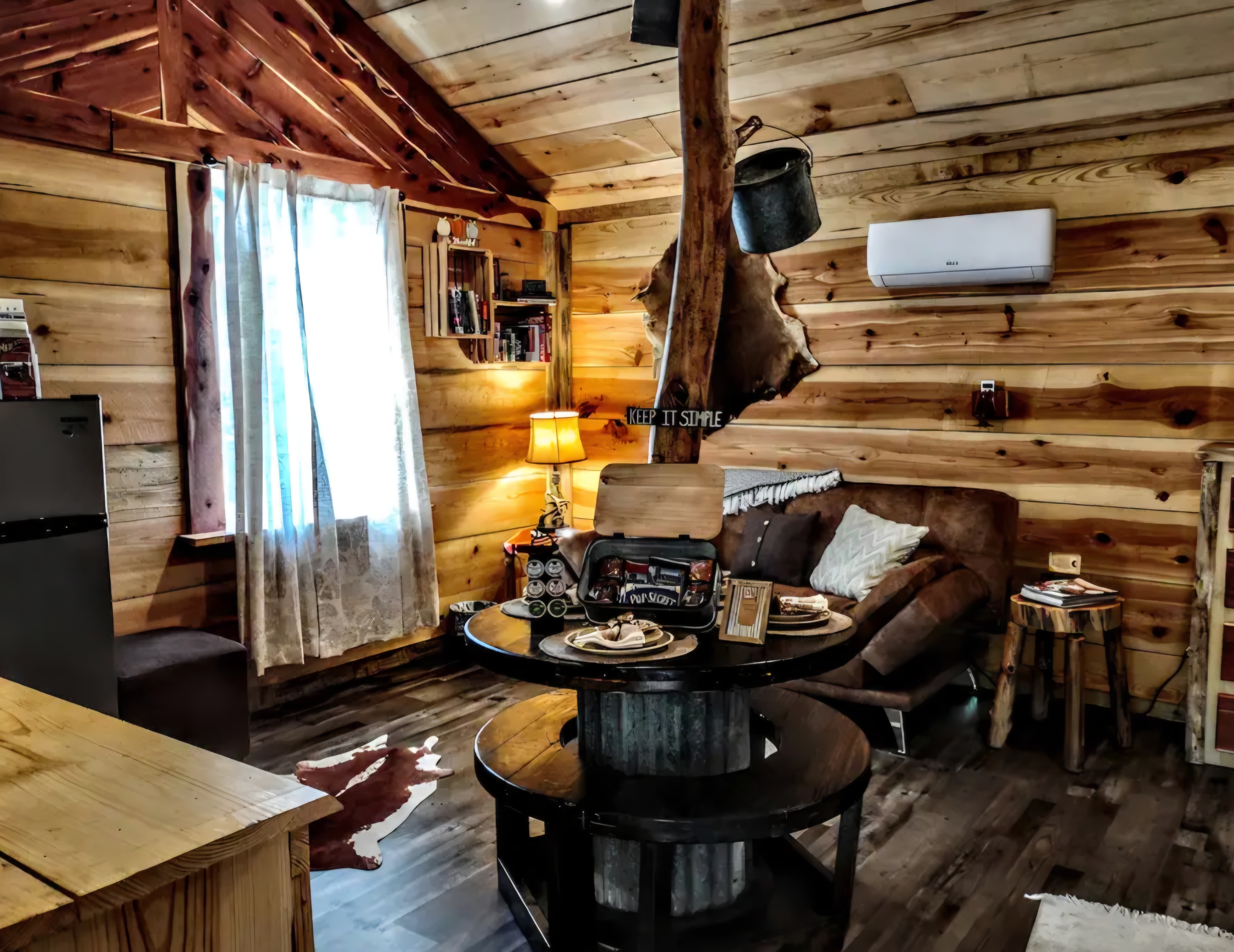 Lil' Rustic surroundings